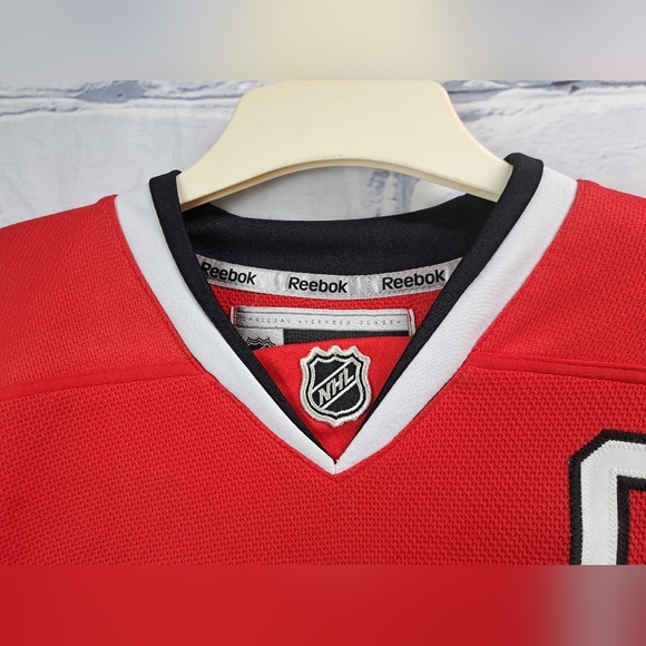 Reebok Chicago Blackhawks NHL Hockey Sweater Stitched Patch Boys Small/Medium - Picture 5 of 12